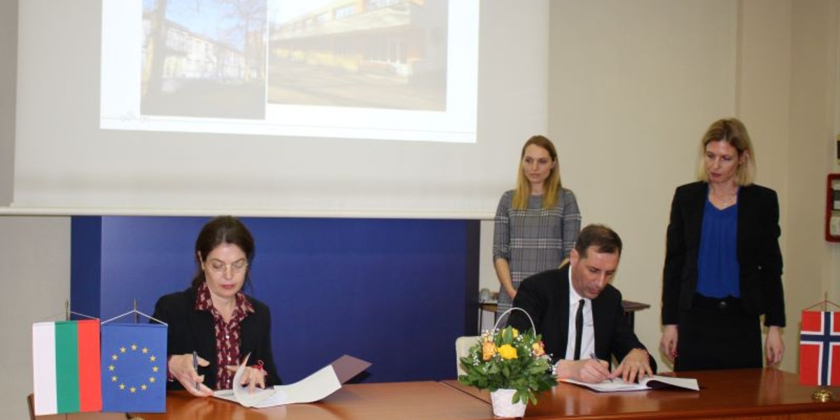Deputy Minister Petrova and the Mayor оf Yambol Valentin Revanski